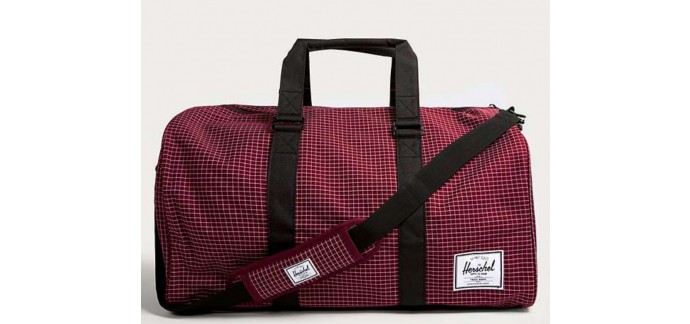 Urban Outfitters: Sac de gym Novel quadrillé bordeaux pour le prix de 75€ au lieu de 115€