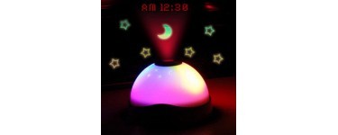 Rosegal: Projecteur LED Moon Moon avec horloge à 3,69€ au lieu de 7€