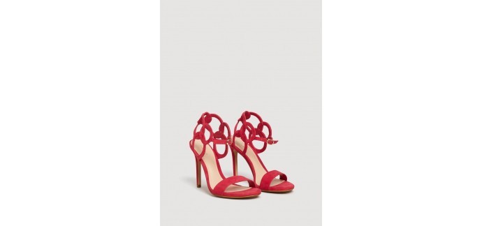 Mango: Sandales à talon motif perforé rouge au prix de 25,99€ au lieu de 49,99€ 