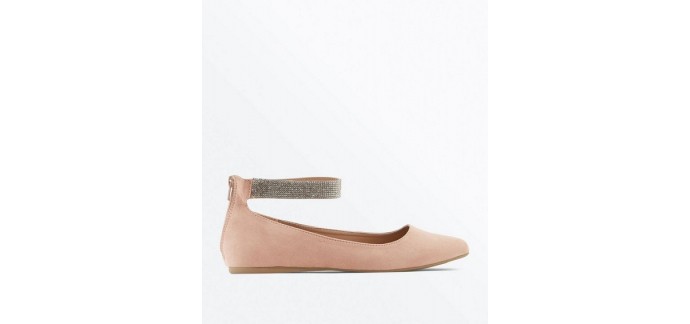 New Look: Ballerines en suédine beige clair à brides à pierre d'une valeur de 17€ au lieu de 27,99€