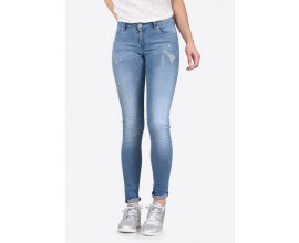 Kaporal Jeans: Jean bleu femme déchiré effet push up d'une valeur de 55,30€ au lieu de 79€