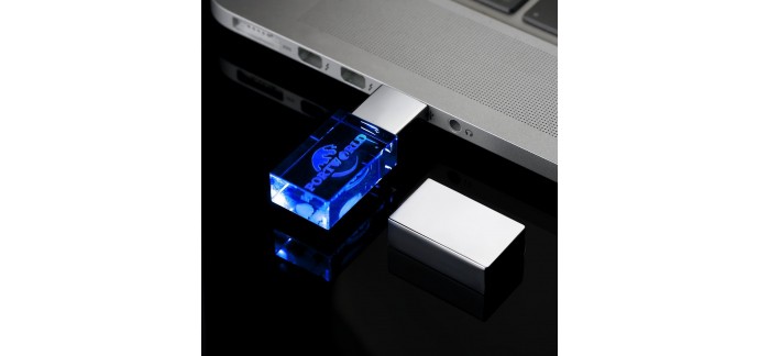 Amazon: Clé USB 32 Go, LED Clef USB 2.0, étanche Cristal Transparent à 10,99€ au lieu de 21,99€
