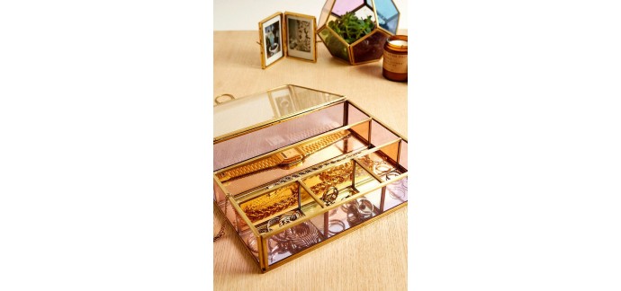 Urban Outfitters: Boîte à bijoux en verre coloré à 24,50€ au lieu de 35€