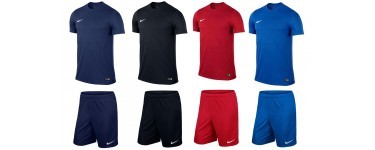 Groupon: Ensemble t-shirt et short Nike Football (coloris au choix) à 29,90€