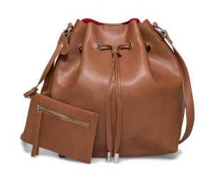 Eram: Sac minimaliste forme bourse à bandoulière couleur camel au prix de 17,40€ au lieu de 29€