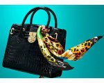 Guess: 1 foulard en soie offert pour l'achat d'un sac Guess Luxe