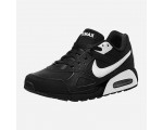Intersport: Baskets Nike Air Max IVO Homme en noir à 77,99€ au lieu de 129,99€