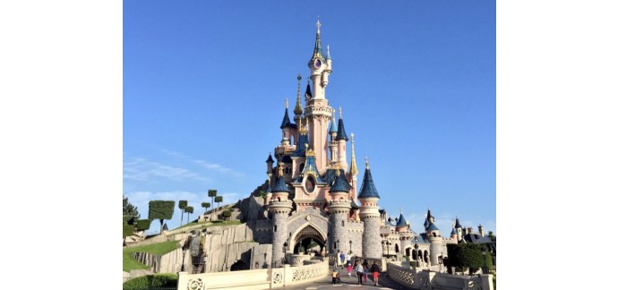 Selectour: 2 invitations pour le parc Disneyland Paris et des peluches Disney à gagner