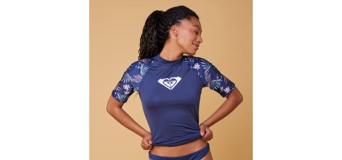 Decathlon: Tee shirt anti UV femme Roxy - Manches courtes, Floral Bleu en solde 15€
