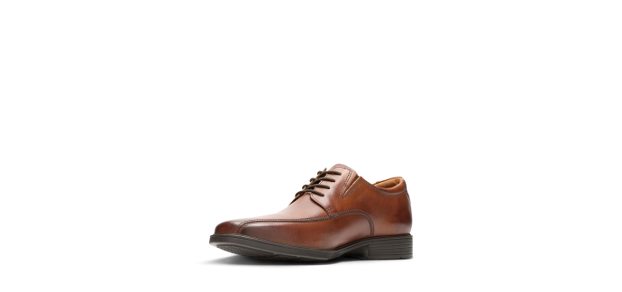 Amazon: Chaussures Clarks Tilden Walk Me - Taille 44 à 47,40€ (au lieu de 64,12€)